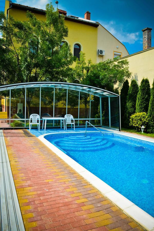 Bl Luxus Apartman Сегед Екстер'єр фото